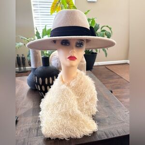 NWOT Femsee Paris 100% wool cream hat w/ cleaning brush